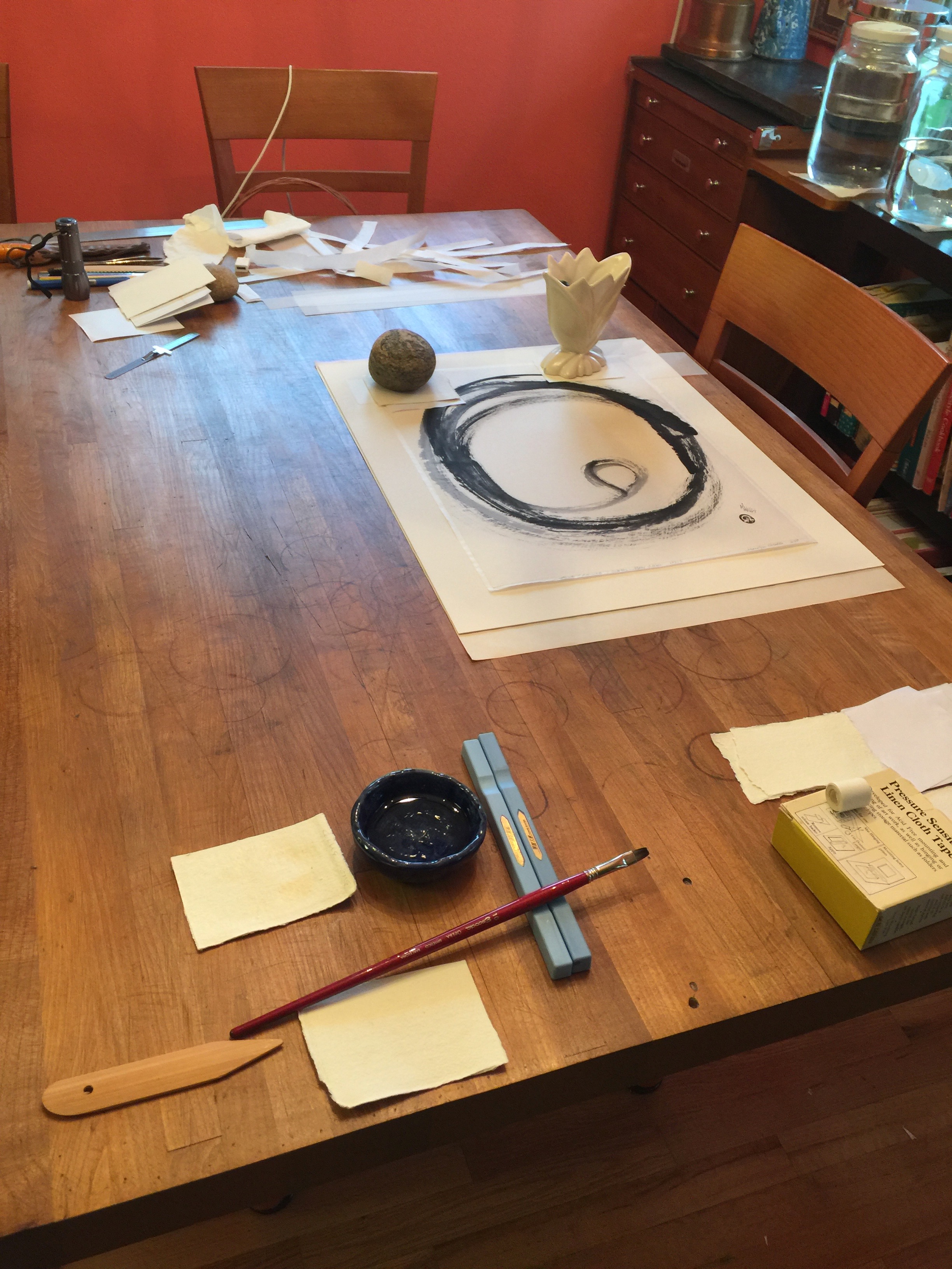 Table of debris for hinging